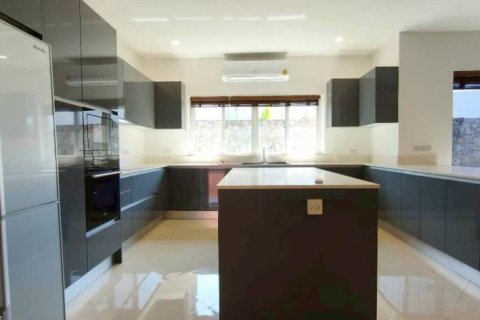 Chalet de 5 dormitorios en Pattaya, Tailandia № 157348 - foto 6