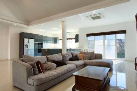 Chalet de 5 dormitorios en Pattaya, Tailandia № 157348 - foto 2