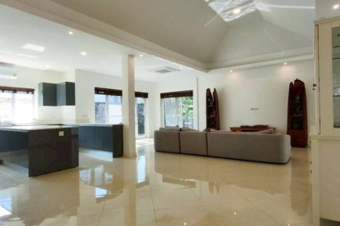 Chalet de 5 dormitorios en Pattaya, Tailandia № 157348 - foto 4