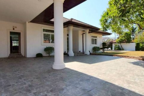 Chalet de 5 dormitorios en Pattaya, Tailandia № 157348