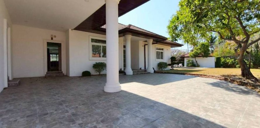 Chalet de 5 dormitorios en Pattaya, Tailandia № 157348