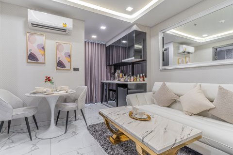 Apartamento de 383 dormitorios en Pattaya, Tailandia № 205882 - foto 2