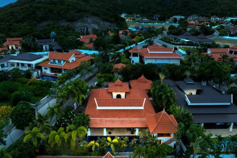 Chalet de 3 dormitorios en Hua Hin, Tailandia № 169749 - foto 3