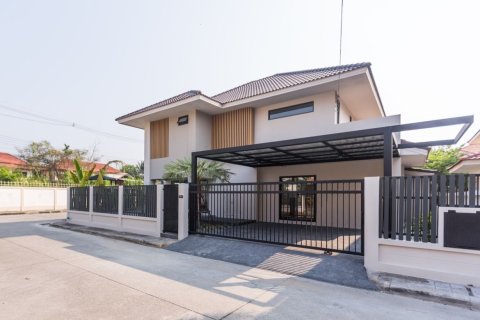 Casa de 4 dormitorios en Chiang Mai, Tailandia № 160090