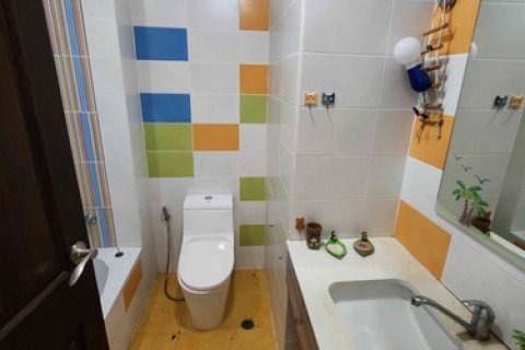 Condominio de 2 dormitorios en Jomtien Beach, Pattaya, Tailandia № 203920 - foto 2