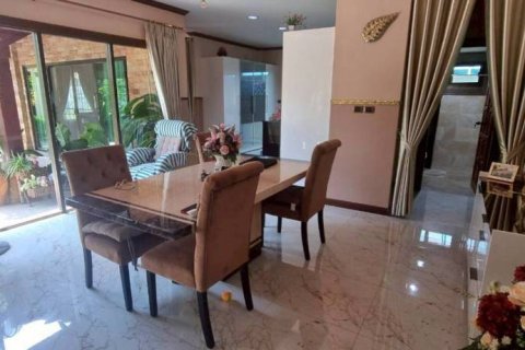 Casa de 3 dormitorios en Sattahip, Tailandia № 151068 - foto 3