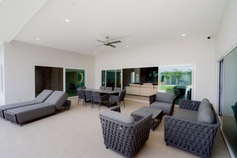 Villa in Hua Hin, Thailand 4 Schlafzimmer № 169965 - Foto 9