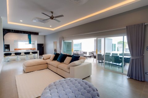Chalet de 5 dormitorios en Hua Hin, Tailandia № 169964 - foto 8