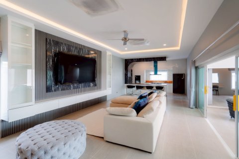Chalet de 5 dormitorios en Hua Hin, Tailandia № 169964 - foto 9
