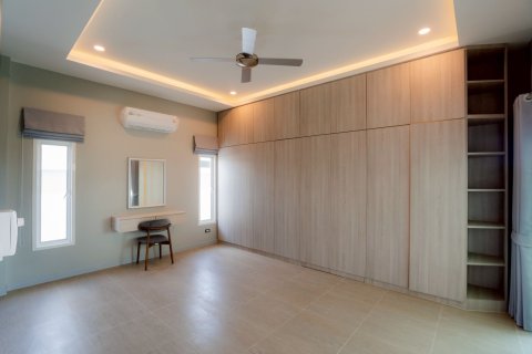 Chalet de 5 dormitorios en Hua Hin, Tailandia № 169964 - foto 4