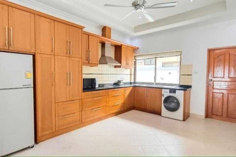 Casa de 3 dormitorios en Pattaya, Tailandia № 134264 - foto 14