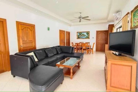 Casa de 3 dormitorios en Pattaya, Tailandia № 134264 - foto 9