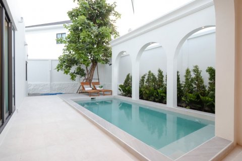 Casa de 4 dormitorios en Bang Lamung, Tailandia № 134266 - foto 4