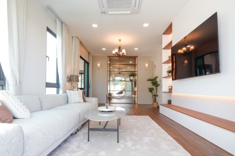 Casa de 4 dormitorios en Bang Lamung, Tailandia № 134266 - foto 8