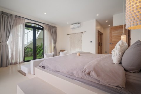 Chalet de 4 dormitorios en Phuket, Tailandia № 139715 - foto 12