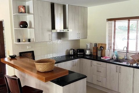Chalet de 3 dormitorios en Kathu, Tailandia № 179280 - foto 11