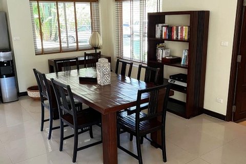 Chalet de 3 dormitorios en Kathu, Tailandia № 179280 - foto 8