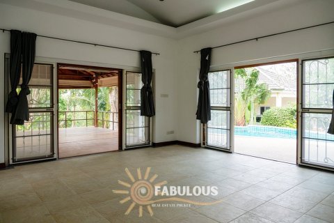 Chalet de 3 dormitorios en Chalong, Tailandia № 179286 - foto 2