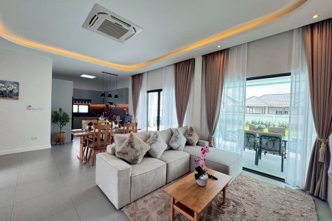 Chalet de 3 dormitorios en Cha-am, Tailandia № 169894 - foto 8