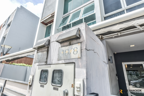 Adosado de 4 dormitorios en Bangkok, Tailandia № 189505 - foto 4