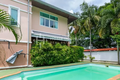 Casa de 4 dormitorios en Kathu, Tailandia № 133582 - foto 2