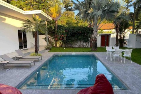 Chalet de 4 dormitorios en Phuket, Tailandia № 137460 - foto 17