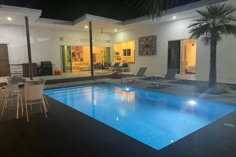 Chalet de 4 dormitorios en Phuket, Tailandia № 137460 - foto 11