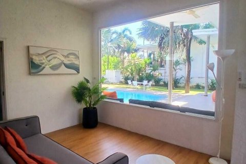 Chalet de 4 dormitorios en Phuket, Tailandia № 137460 - foto 12