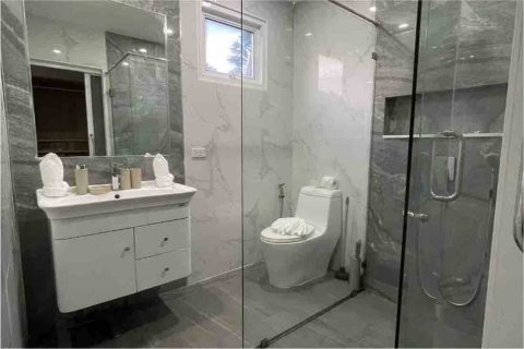 Chalet de 4 dormitorios en Phuket, Tailandia № 137460 - foto 22