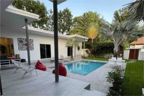 Chalet de 4 dormitorios en Phuket, Tailandia № 137460 - foto 24