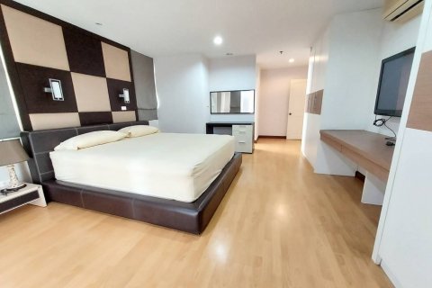 Condominio de 2 dormitorios en Khlong Toei, Bangkok, Tailandia № 137984 - foto 5