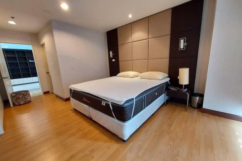 Condominio de 2 dormitorios en Khlong Toei, Bangkok, Tailandia № 137984 - foto 7