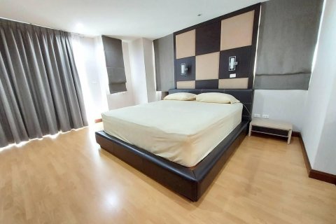 Condominio de 2 dormitorios en Khlong Toei, Bangkok, Tailandia № 137984 - foto 4