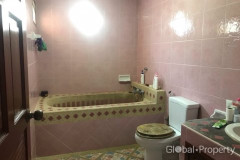 Casa de 3 dormitorios en Pattaya, Tailandia № 43065 - foto 7