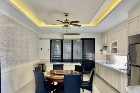 Chalet de 4 dormitorios en Kathu, Tailandia № 114109 - foto 10