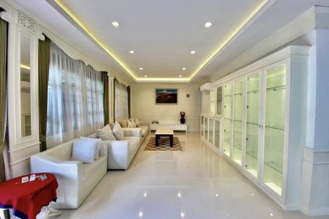Chalet de 4 dormitorios en Kathu, Tailandia № 114109 - foto 3