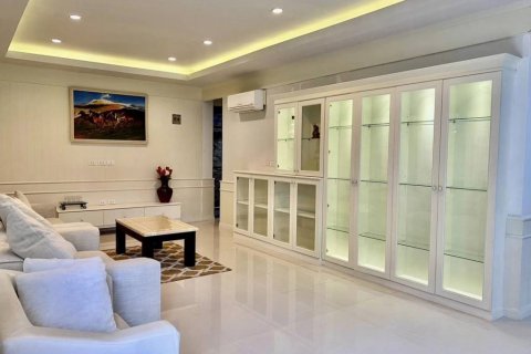 Chalet de 4 dormitorios en Kathu, Tailandia № 114109 - foto 5