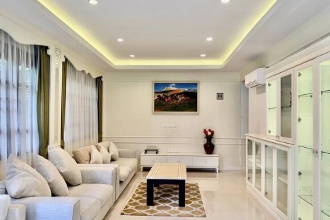 Chalet de 4 dormitorios en Kathu, Tailandia № 114109 - foto 2