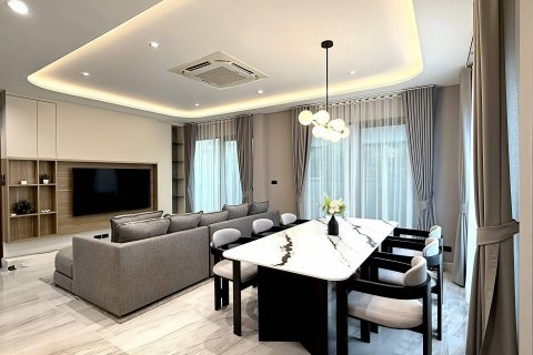 Haus in Bangkok, Thailand 4 Schlafzimmer № 181099