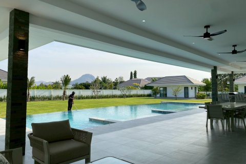 Casa de 5 dormitorios en Hua Hin, Tailandia № 168088 - foto 12