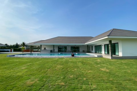 Casa de 5 dormitorios en Hua Hin, Tailandia № 168088 - foto 3
