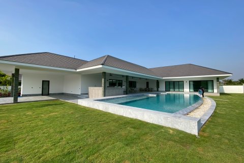 Maison à Hua Hin, Thaïlande 5 chambres № 168088