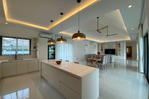 Casa de 5 dormitorios en Hua Hin, Tailandia № 168088 - foto 14