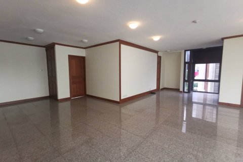 Condominio de 3 dormitorios en Bangkok, Tailandia № 143335 - foto 8