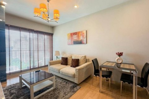 Condominio de 1 dormitorio en Khlong Toei, Bangkok, Tailandia № 115213 - foto 2