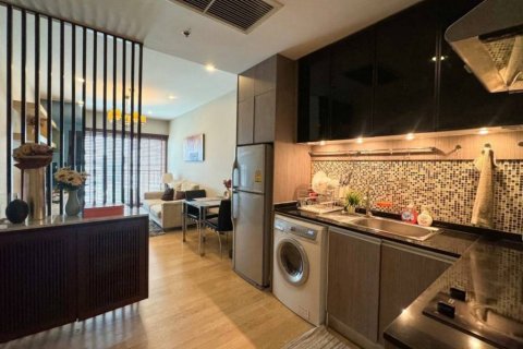 Condominio de 1 dormitorio en Khlong Toei, Bangkok, Tailandia № 115213 - foto 6