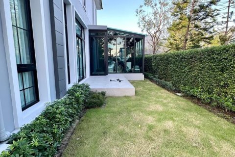 Chalet de 4 dormitorios en Bangkok, Tailandia № 133797 - foto 17