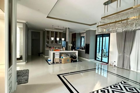 Chalet de 4 dormitorios en Bangkok, Tailandia № 133797 - foto 5