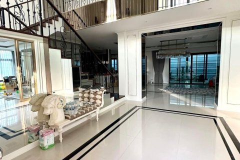 Chalet de 4 dormitorios en Bangkok, Tailandia № 133797 - foto 11