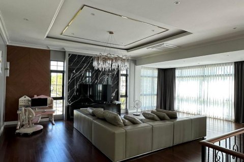 Chalet de 4 dormitorios en Bangkok, Tailandia № 133797 - foto 12